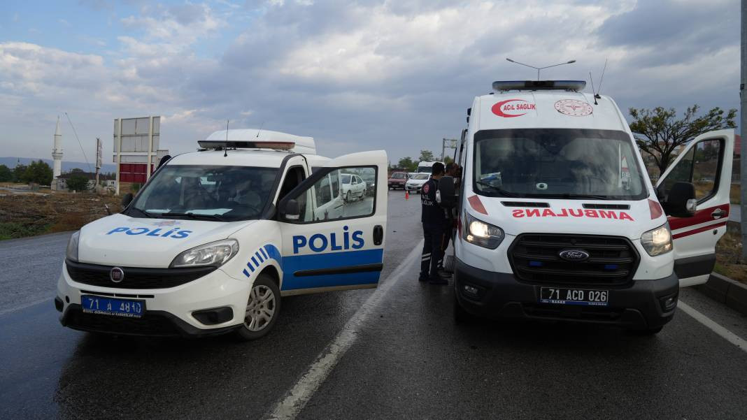 Kırıkkale'de işçi servisi ile otomobil çarpıştı: 11 yaralı - Resim: 5